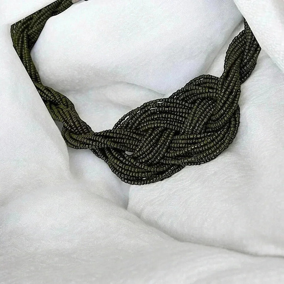 Hand crafted Green beaded 2 piece jewelry set - Picture 3 of 3